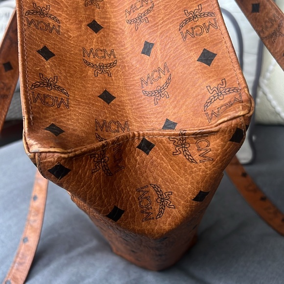 Authentic MCM Large bag Like New! - Picture 6 of 14
